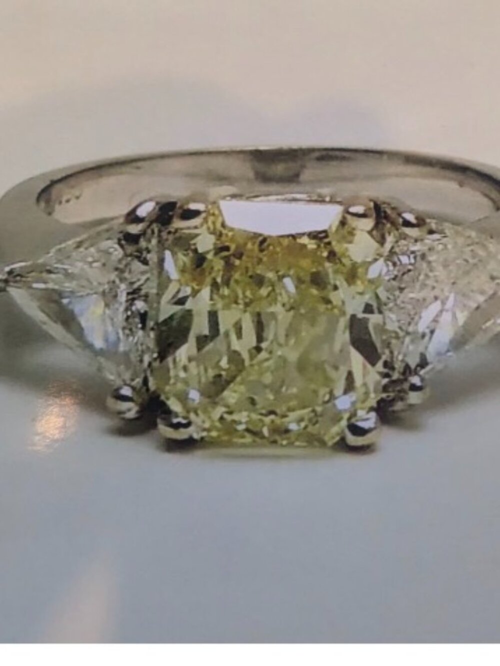 > 3.5 carat Diamond Ring 18K white gold